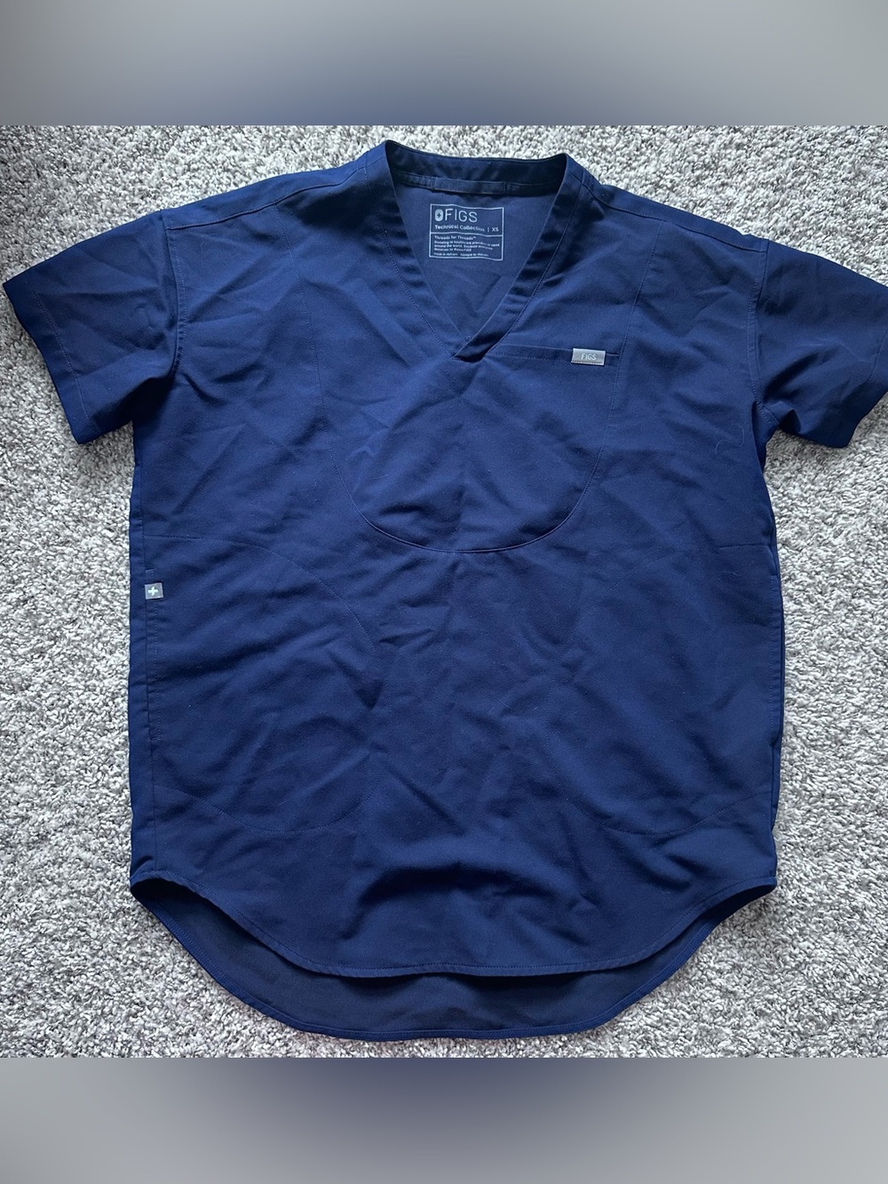 Men’s Figs navy blue 3 pocket scrub v neck short sleeve top shirt